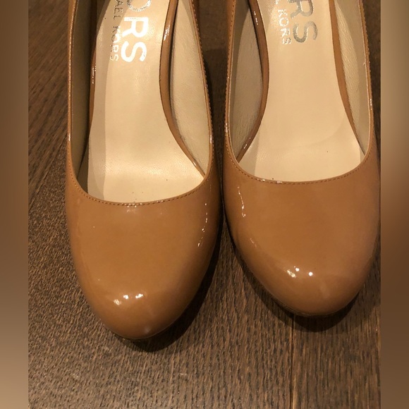 Micheal Kors leather patent pumps beige size 6.5 - Picture 6 of 11